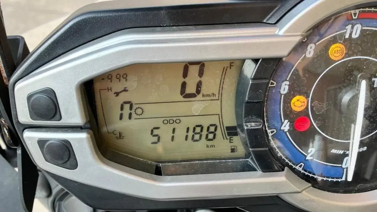 Triumph Tiger 800 XC (2011 - 12)  (3)