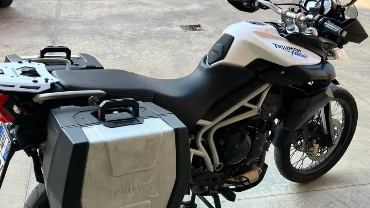 Triumph Tiger 800 XC (2011 - 12)  (4)