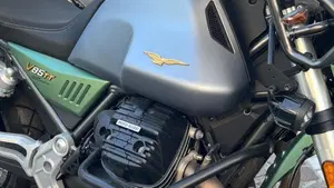Moto Guzzi V85 TT Centenario (2021 - 22)  (4)