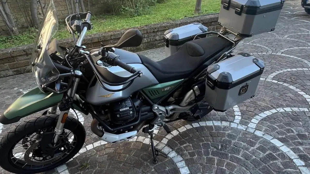 Moto Guzzi V85 TT Centenario (2021 - 22)  (6)