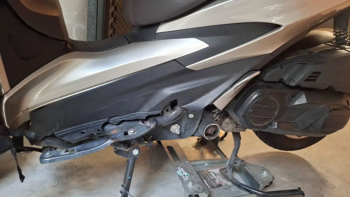 Piaggio Beverly 400 ABS-ASR (2021 - 24)  (8)