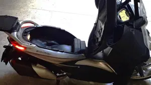 Piaggio Beverly 400 ABS-ASR (2021 - 24)  (12)