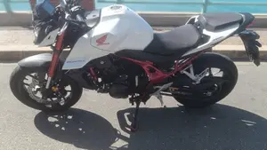 Honda CB 750 Hornet (2025)  (2)