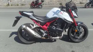 Honda CB 750 Hornet (2025)  (4)
