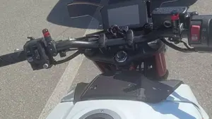 Honda CB 750 Hornet (2025)  (6)