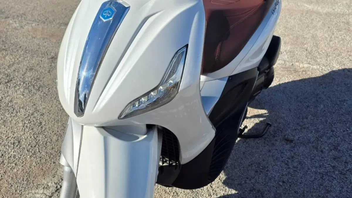 Piaggio Beverly 300 i.e. ABS-ASR (2016 - 20)  (4)