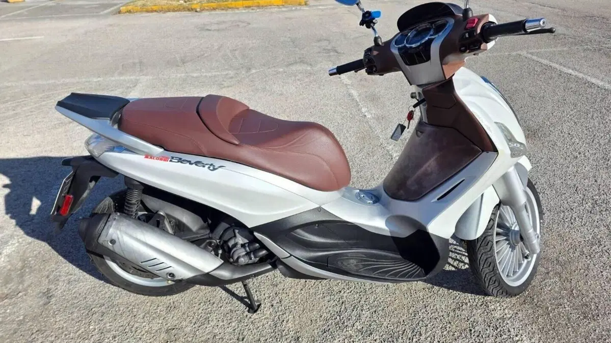 Piaggio Beverly 300 i.e. ABS-ASR (2016 - 20)  (6)