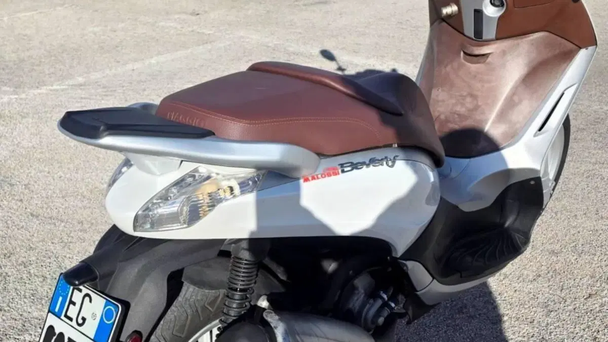 Piaggio Beverly 300 i.e. ABS-ASR (2016 - 20)  (7)