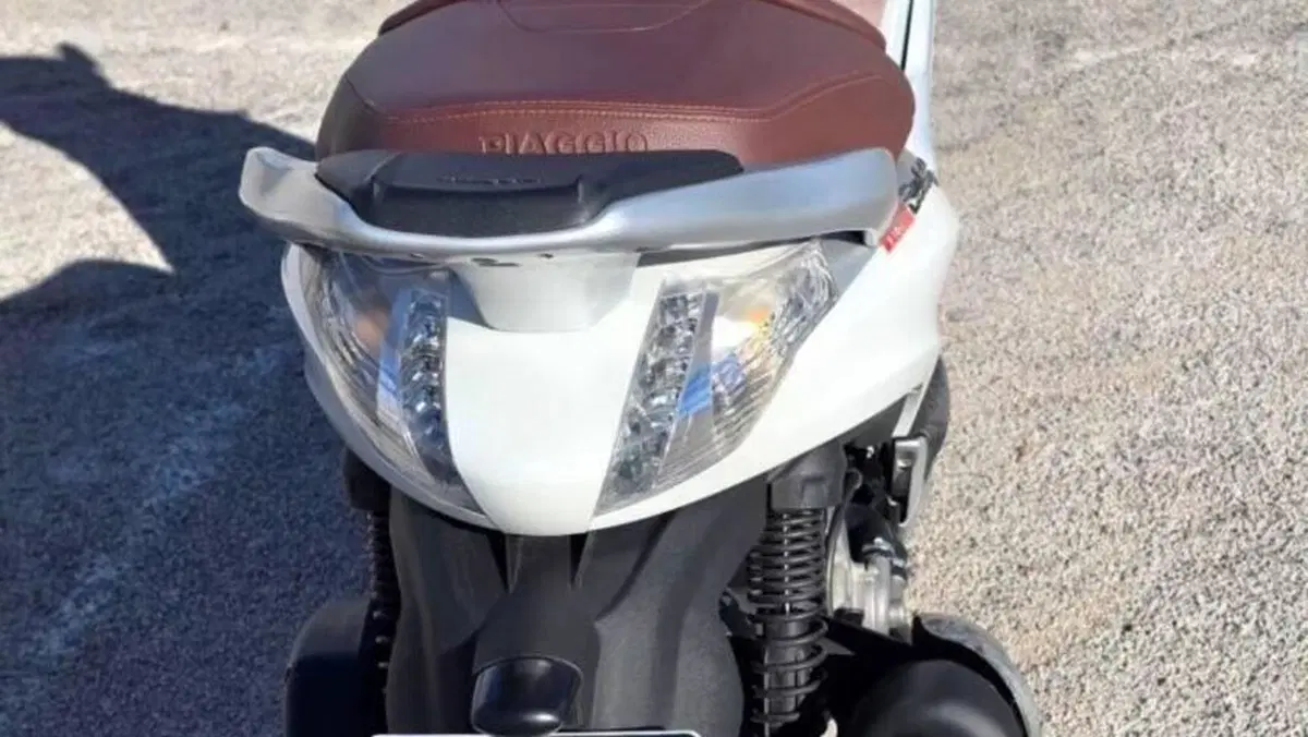 Piaggio Beverly 300 i.e. ABS-ASR (2016 - 20)  (8)