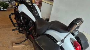 Kawasaki Vulcan VN 900 Custom (2011 - 16) 