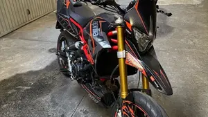 Aprilia Dorsoduro 900 (2017 - 20)  (2)