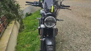 Husqvarna Svartpilen 401 (2020)  (4)