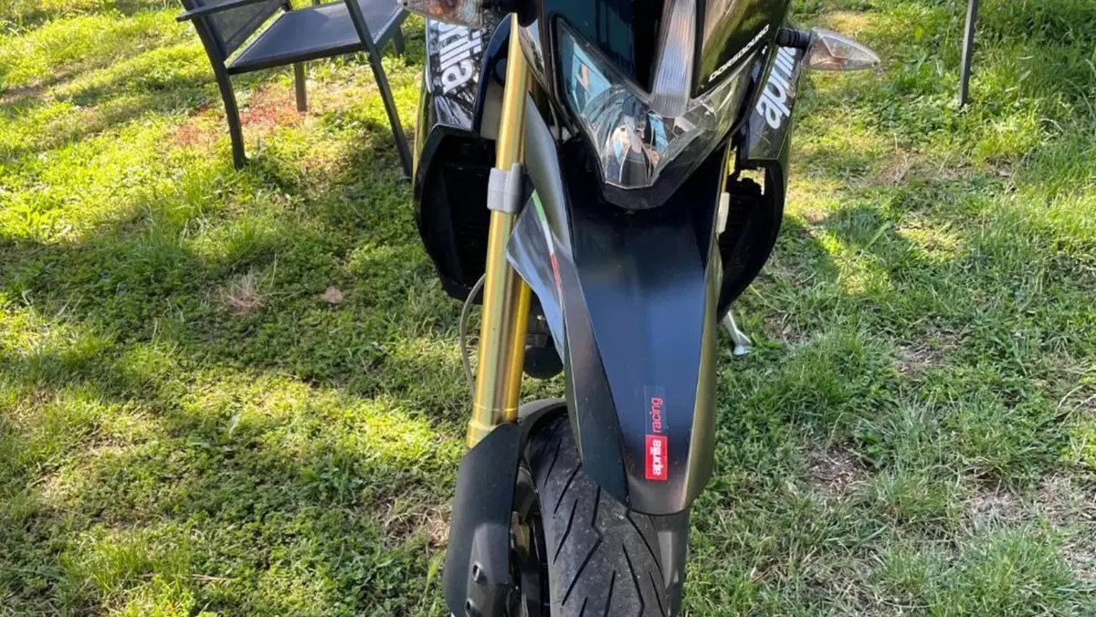 Aprilia Dorsoduro 750 (2009 - 14)  (2)