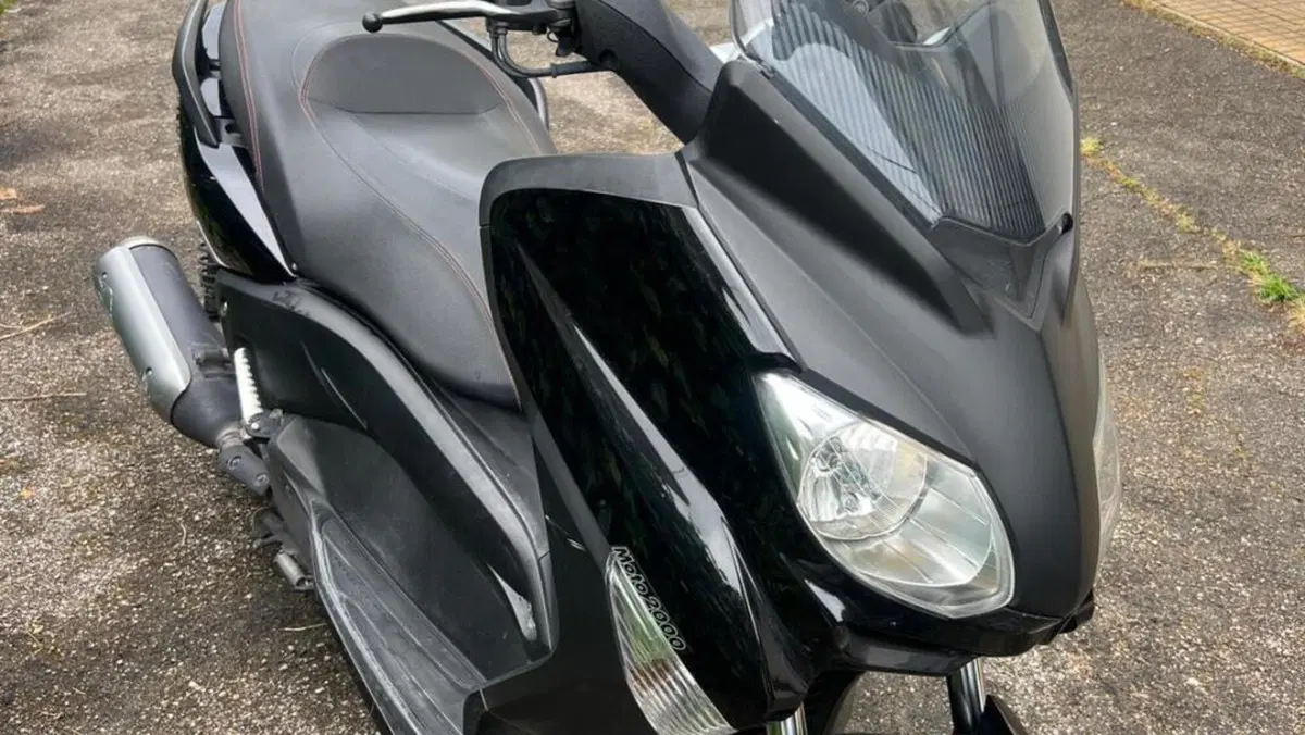 Yamaha X-Max 250 (2010 - 13)  (2)