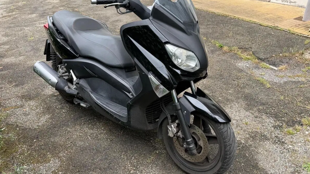 Yamaha X-Max 250 (2010 - 13)  (8)