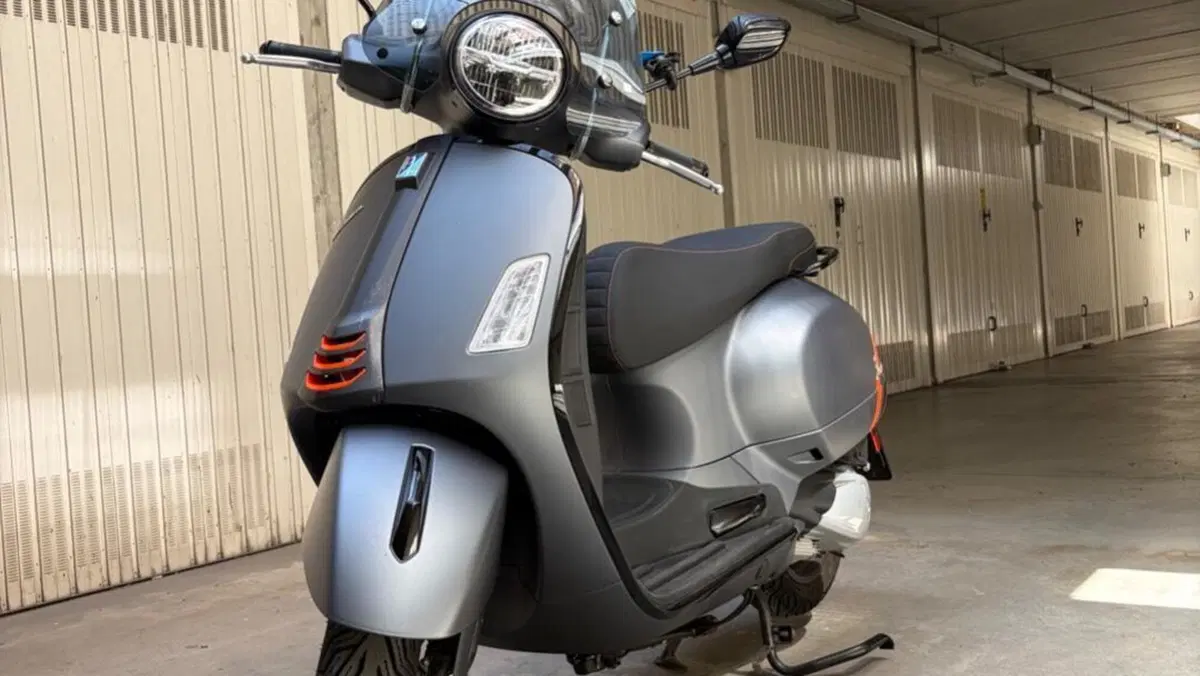 Vespa GTS 300 Super Sport (2023 - 24)  (13)