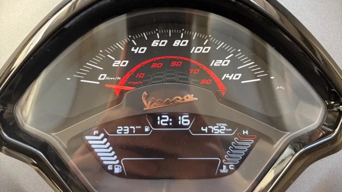 Vespa GTS 300 Super Sport (2023 - 24)  (4)