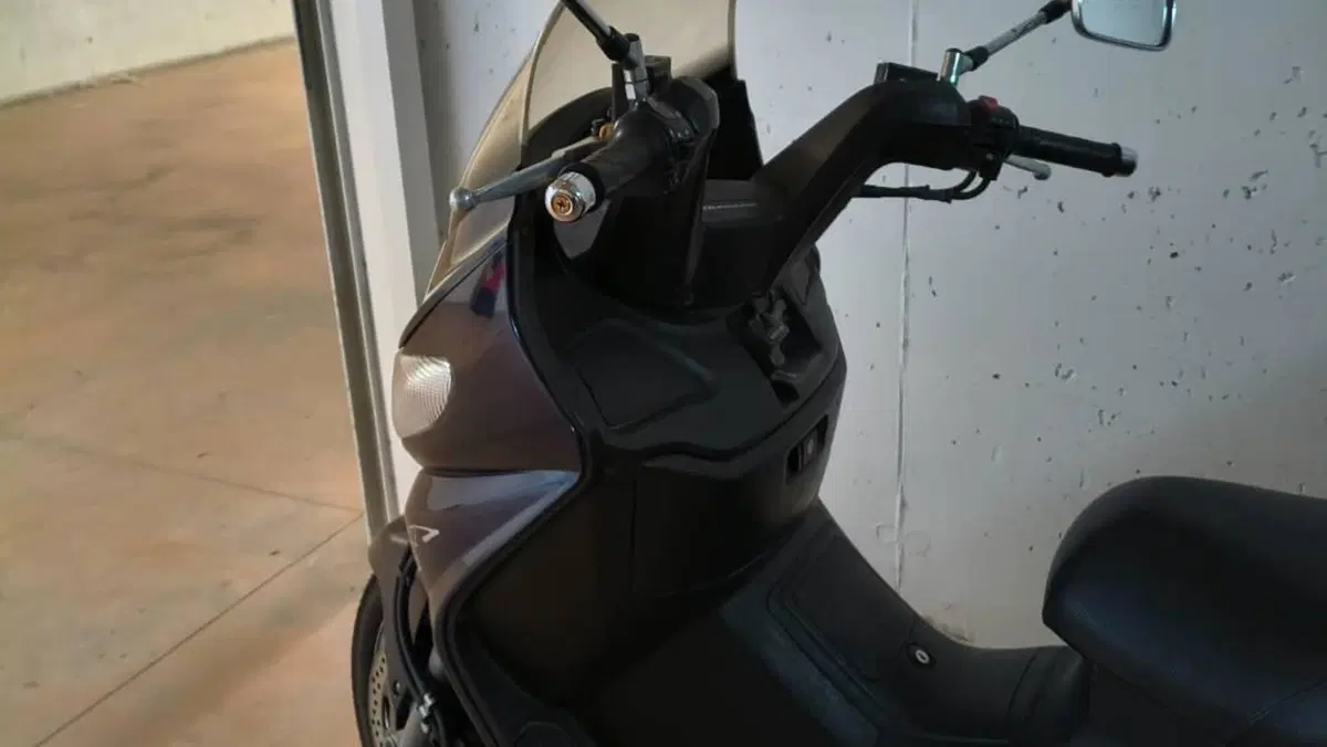 Suzuki Burgman AN 400 (2001 - 02)  (2)