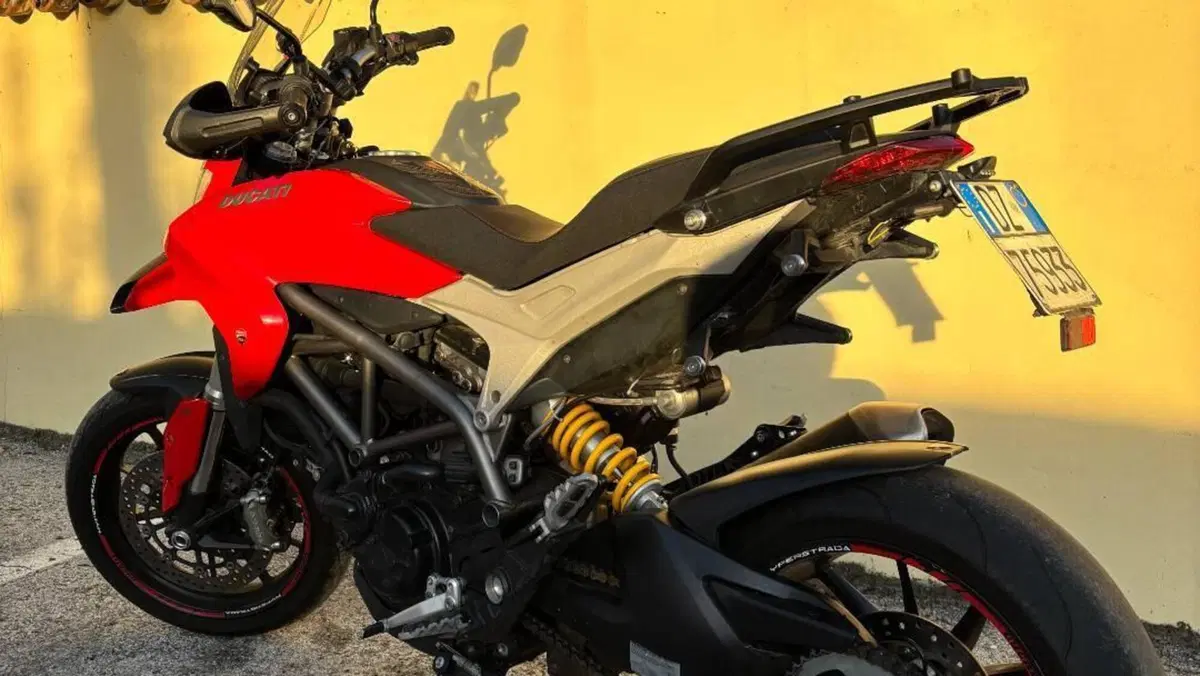 Ducati Hyperstrada 821 (2013 - 15)  (4)