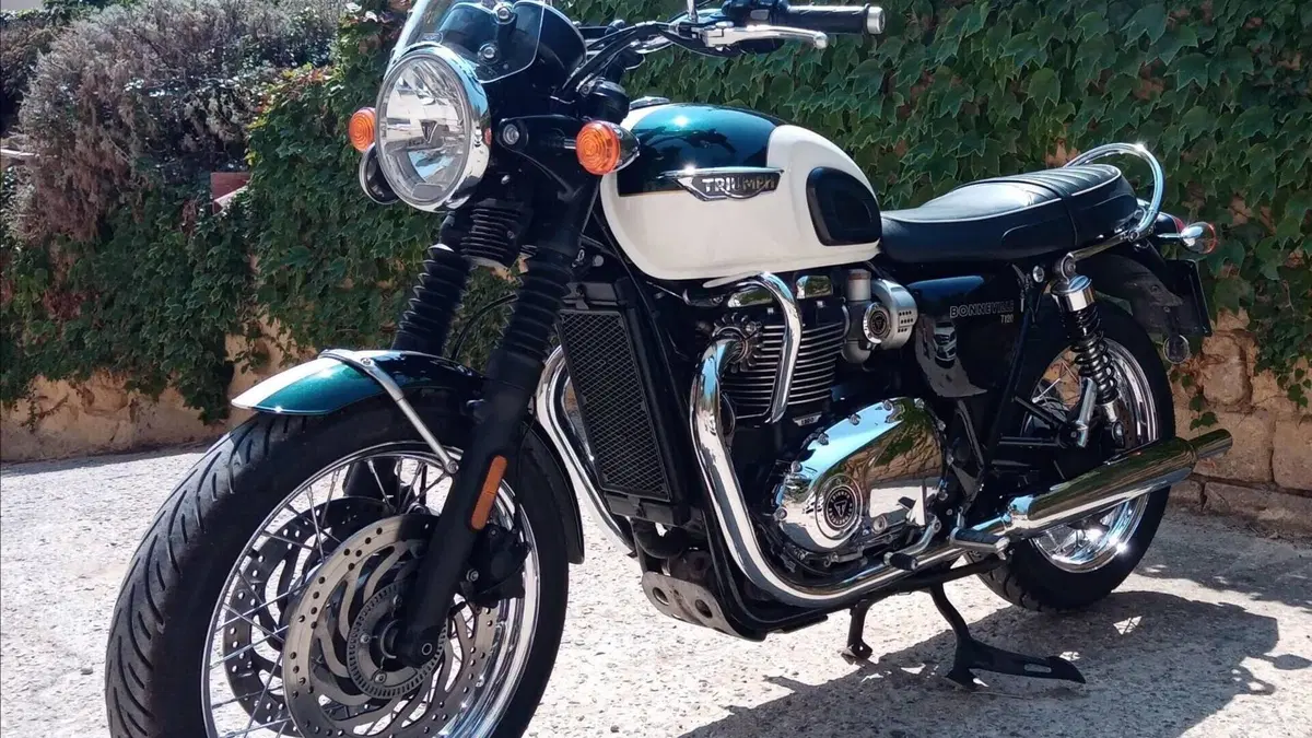 Triumph Bonneville T120 (2016 - 20)  (2)