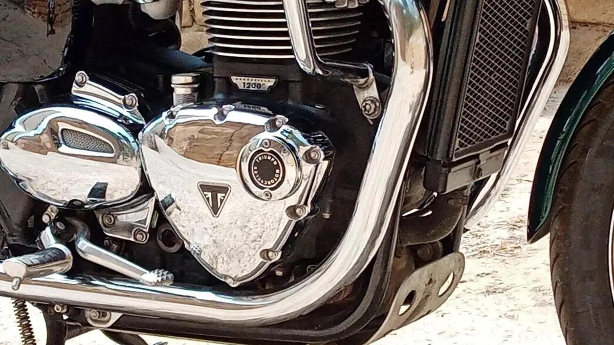 Triumph Bonneville T120 (2016 - 20)  (7)
