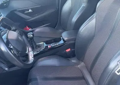 Peugeot 208 PureTech 100 Stop&Start 5 porte GT (4)