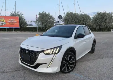Peugeot 208 PureTech 100 Stop&Start 5 porte GT (5)