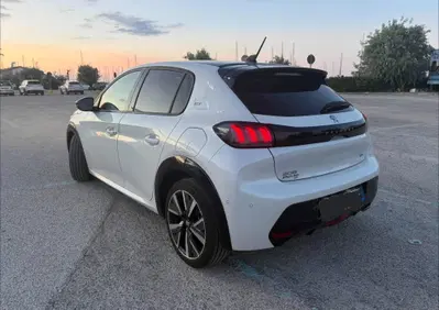 Peugeot 208 PureTech 100 Stop&Start 5 porte GT (6)