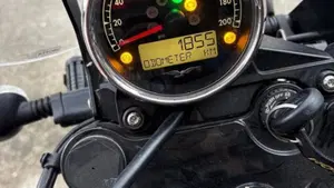 Moto Guzzi V7 III Carbon (2018 - 20)  (3)