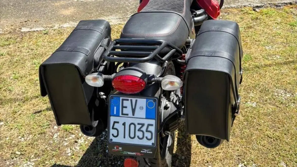 Moto Guzzi V7 III Carbon (2018 - 20) 