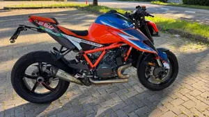 KTM 1290 Super Duke R (2021)  (4)