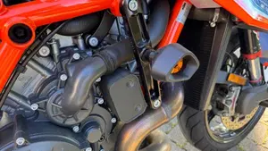KTM 1290 Super Duke R (2021)  (7)