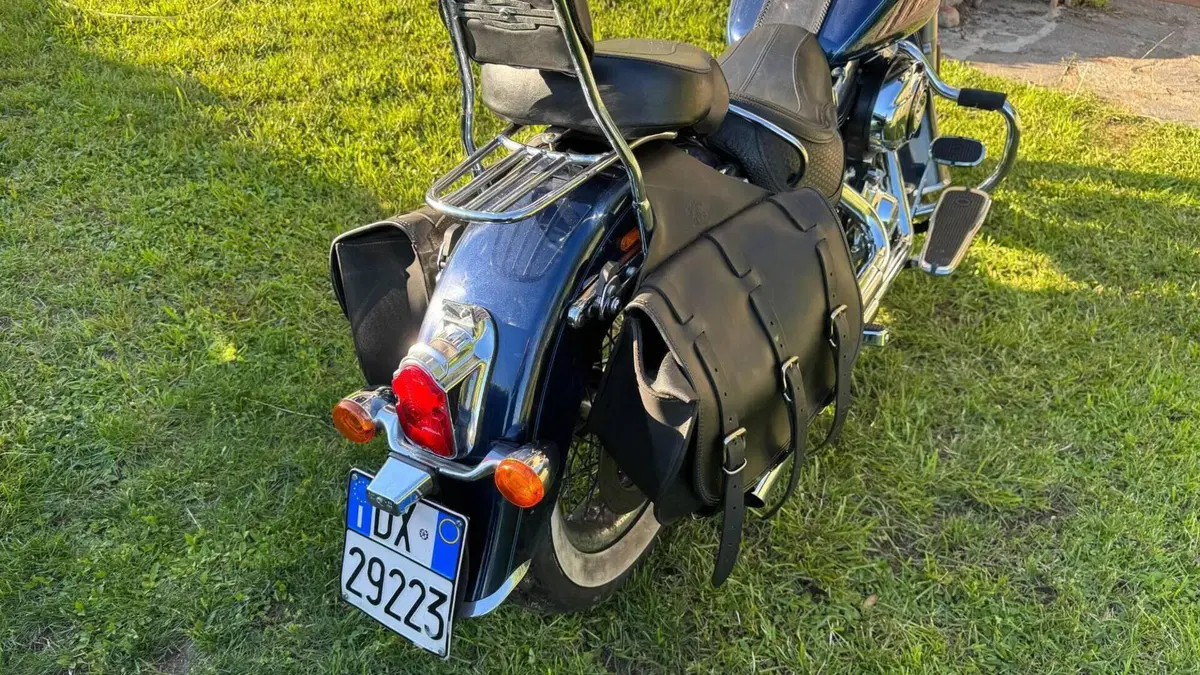 Harley-Davidson 1690 Deluxe ABS (2011 - 16) - FLSTN  (3)