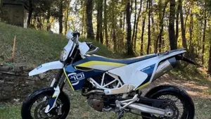Husqvarna 701 Supermoto (2016) 