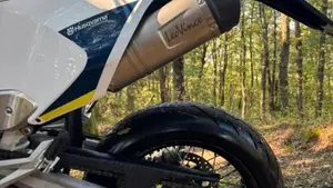 Husqvarna 701 Supermoto (2016)  (3)
