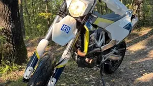 Husqvarna 701 Supermoto (2016)  (5)