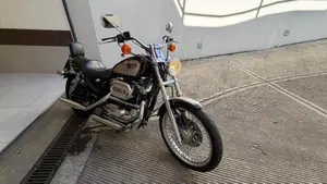 Harley-Davidson 1200 Custom (1995 - 00) - XL 1200C  (2)