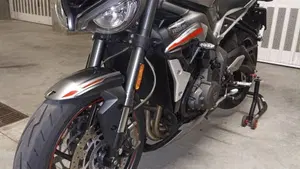 Triumph Street Triple RS (2020 - 22)  (2)