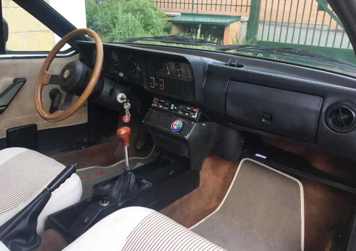 Alfa Romeo gtv 2.0  (9)