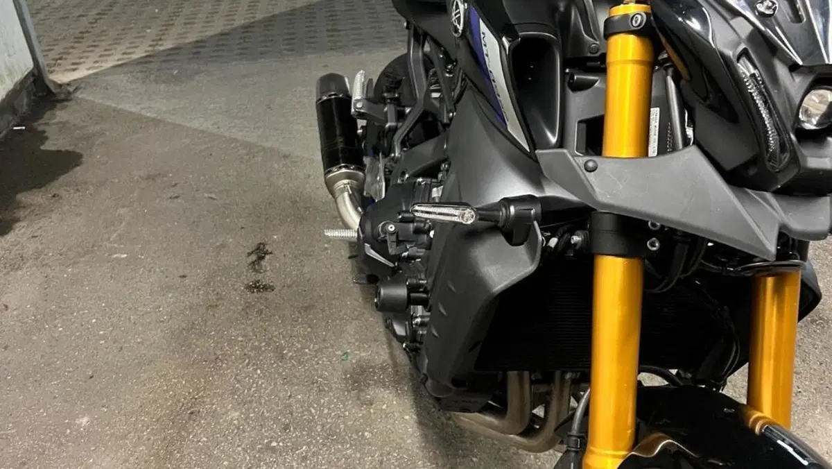 Yamaha MT-09 SP (2021 - 23)  (2)