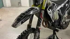Husqvarna FE 250 (2022)  (2)