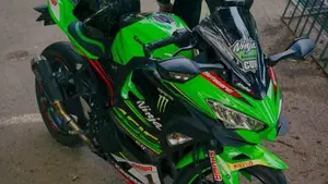 Kawasaki Ninja 400 KRT (2018) 