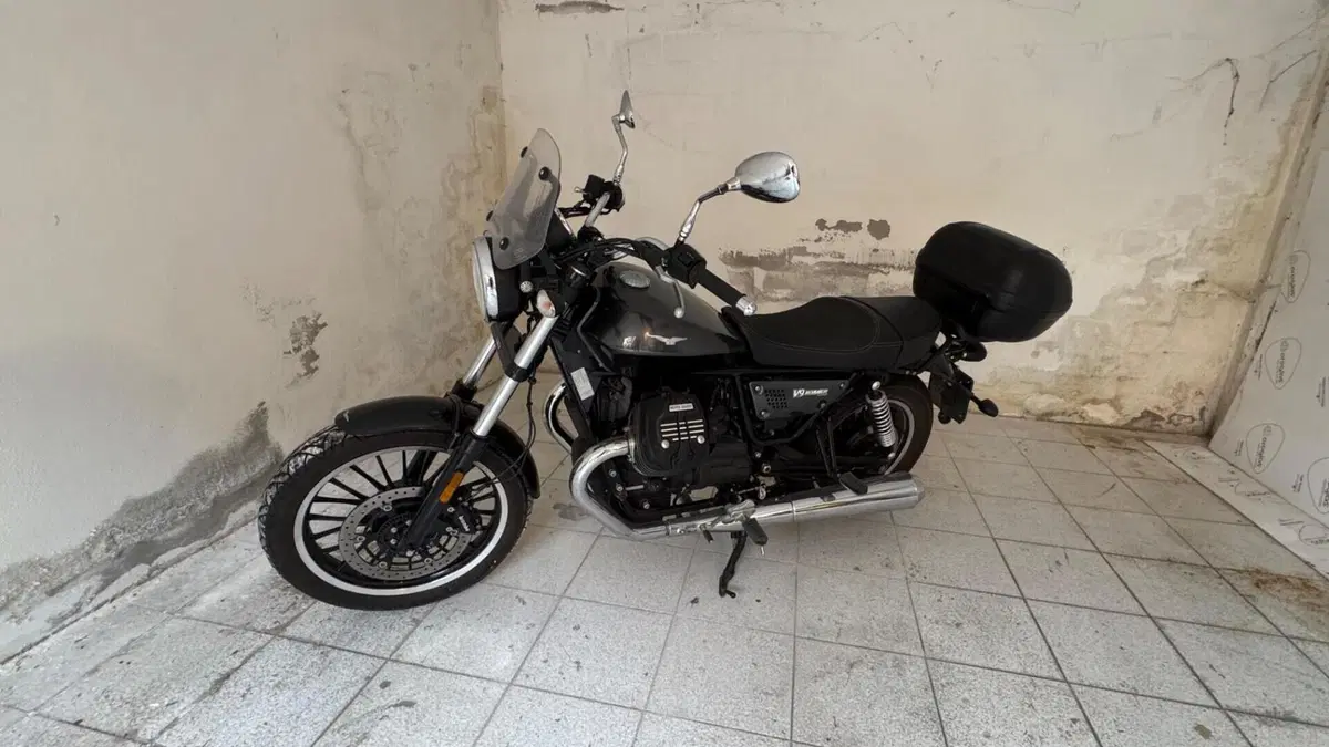 Moto Guzzi V9 Roamer (2018 - 20) 