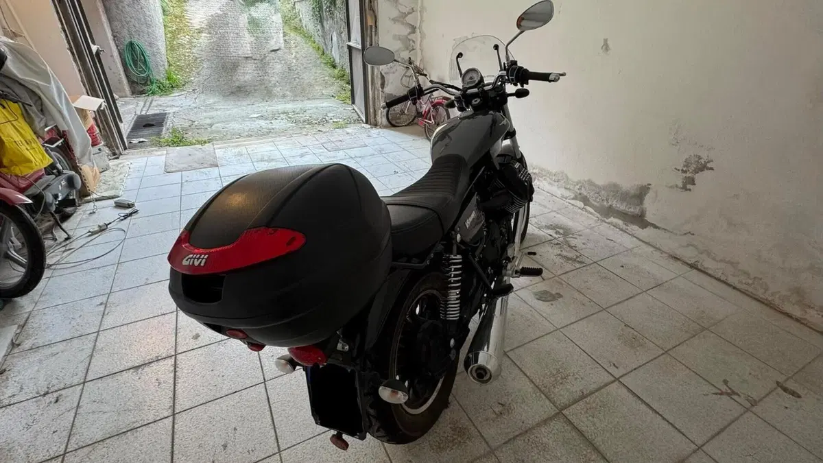 Moto Guzzi V9 Roamer (2018 - 20)  (4)