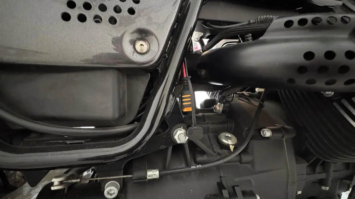 Moto Guzzi V9 Roamer (2018 - 20)  (7)