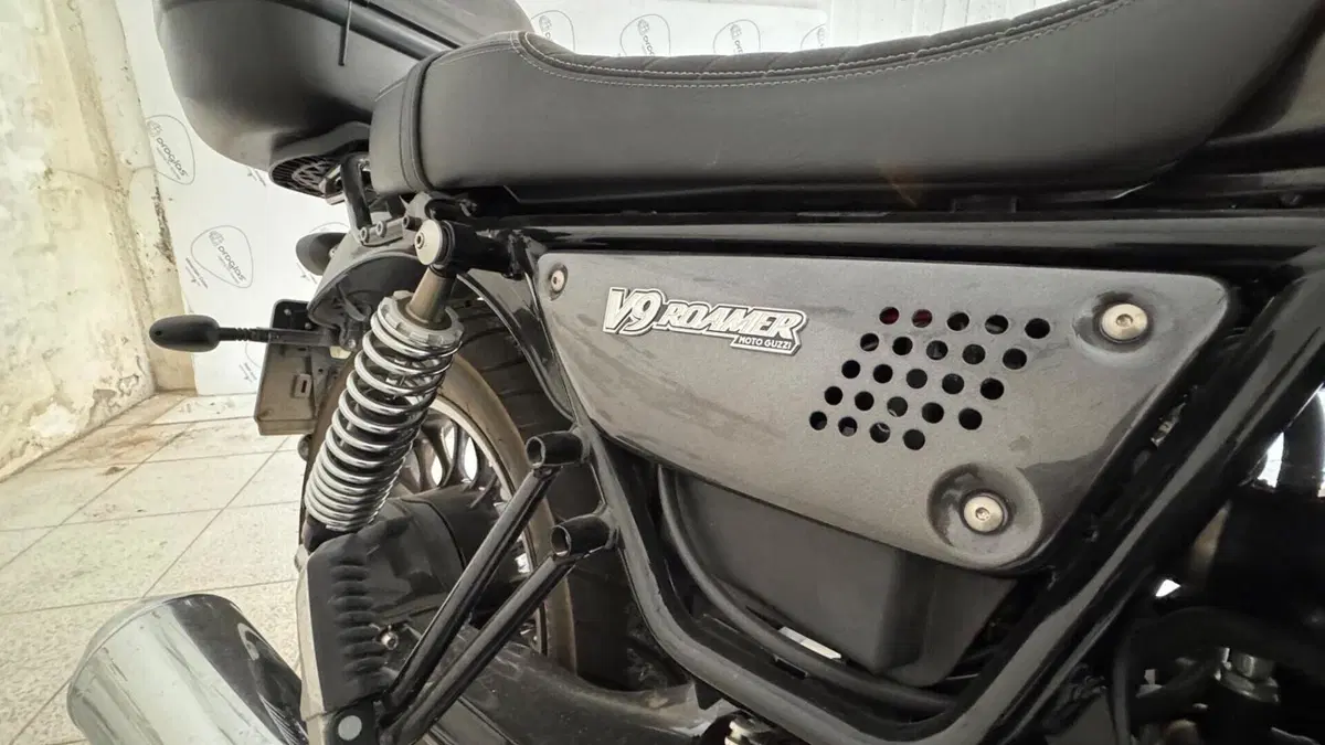 Moto Guzzi V9 Roamer (2018 - 20)  (8)