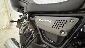Moto Guzzi V9 Roamer (2018 - 20)  (8)