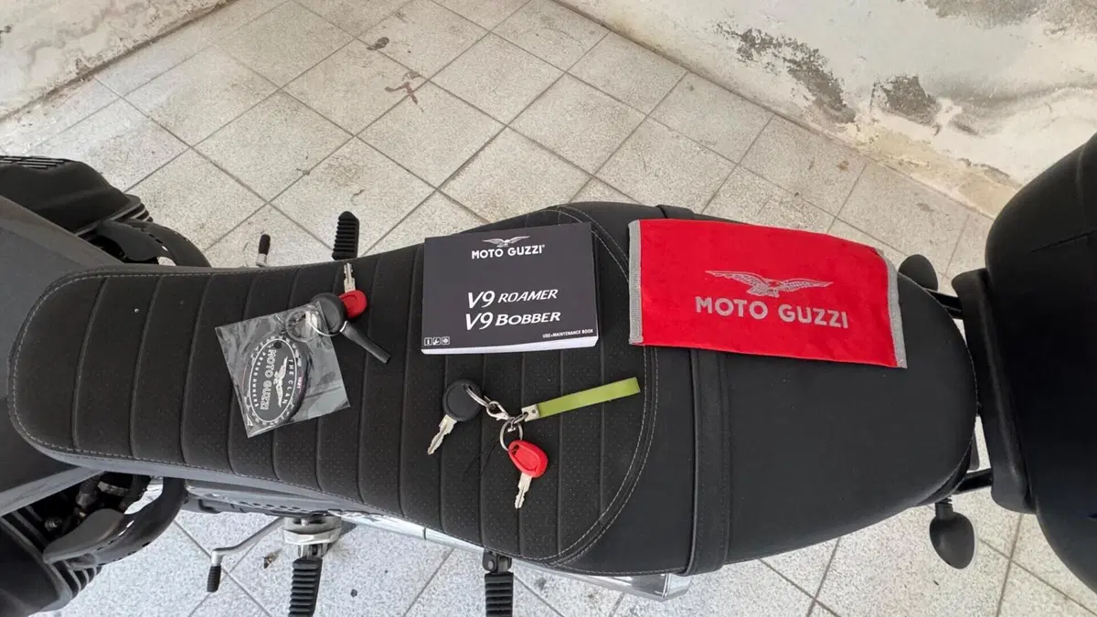 Moto Guzzi V9 Roamer (2018 - 20)  (10)