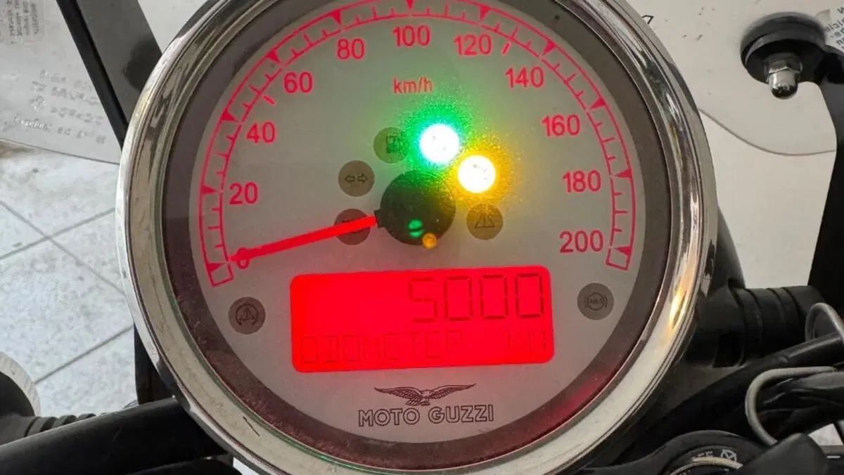 Moto Guzzi V9 Roamer (2018 - 20)  (6)