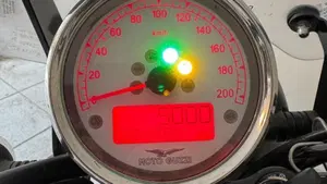 Moto Guzzi V9 Roamer (2018 - 20)  (6)